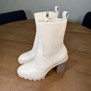 Dolce Vita Marni H2O Boots Size 7.5 - Ivory
Lug sole